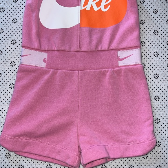 🛍PRETTY LITTLE GIRLS NIKE ROMPER SIZE 2T 🛍 - Picture 3 of 6